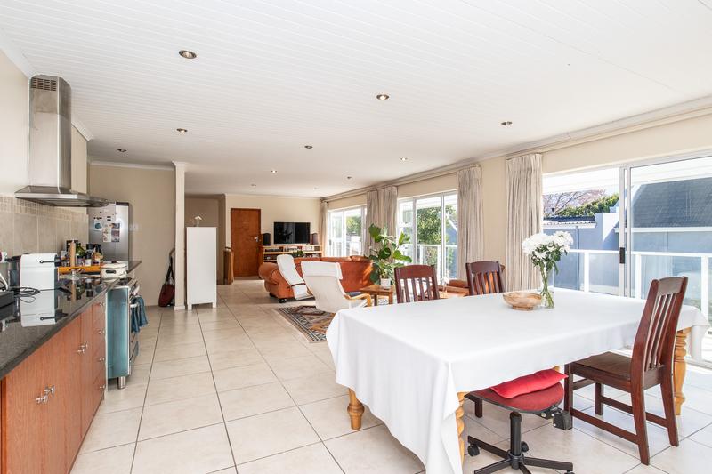 5 Bedroom Property for Sale in Constantia Western Cape